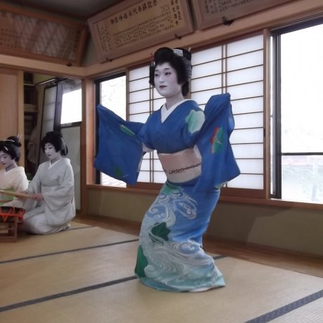 信仰の山で「天空芸者宴(ナイト)」 信仰の山で「天空芸者宴(ナイト)」
