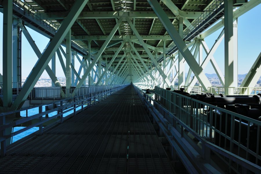 明石海峡大橋の内部