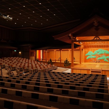 Nuova tecnologia per l'arte del Noh Nuova tecnologia per l'arte del Noh