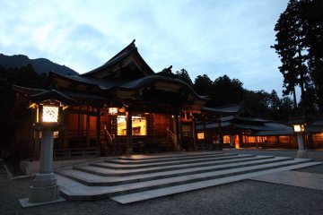 弥彦神社 弥彦神社
